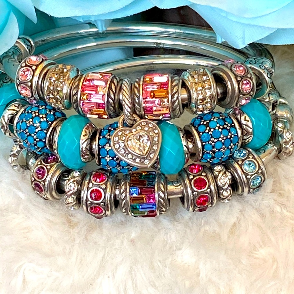 Make an Offer 🛍Come on send me an offer let’s make your Tuesday Treat YOU day🛍 - Picture 10 of 16